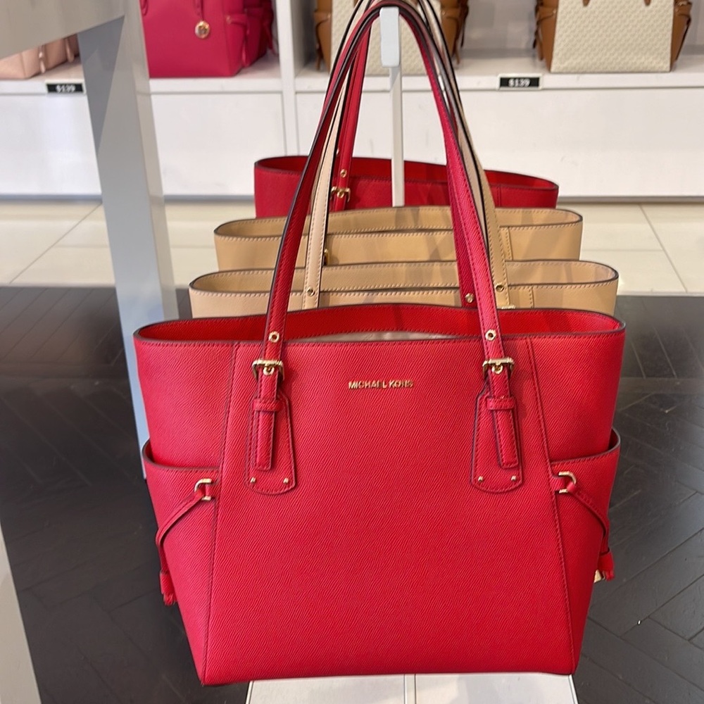 Michael Kors Voyager Saffiano Leather Tote Bag
Style# 30H1GV6T4T
NWT
Flame - Picture 5 of 16